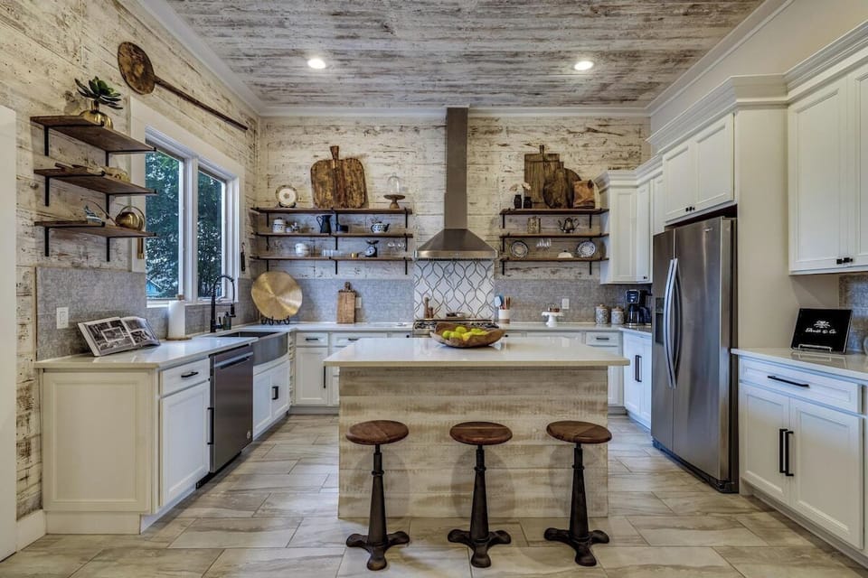 Let's Cook!  Dream Kitchen ready to use the 6 burner Gas Grill.  Great for entertaining.  Large Pantry. 