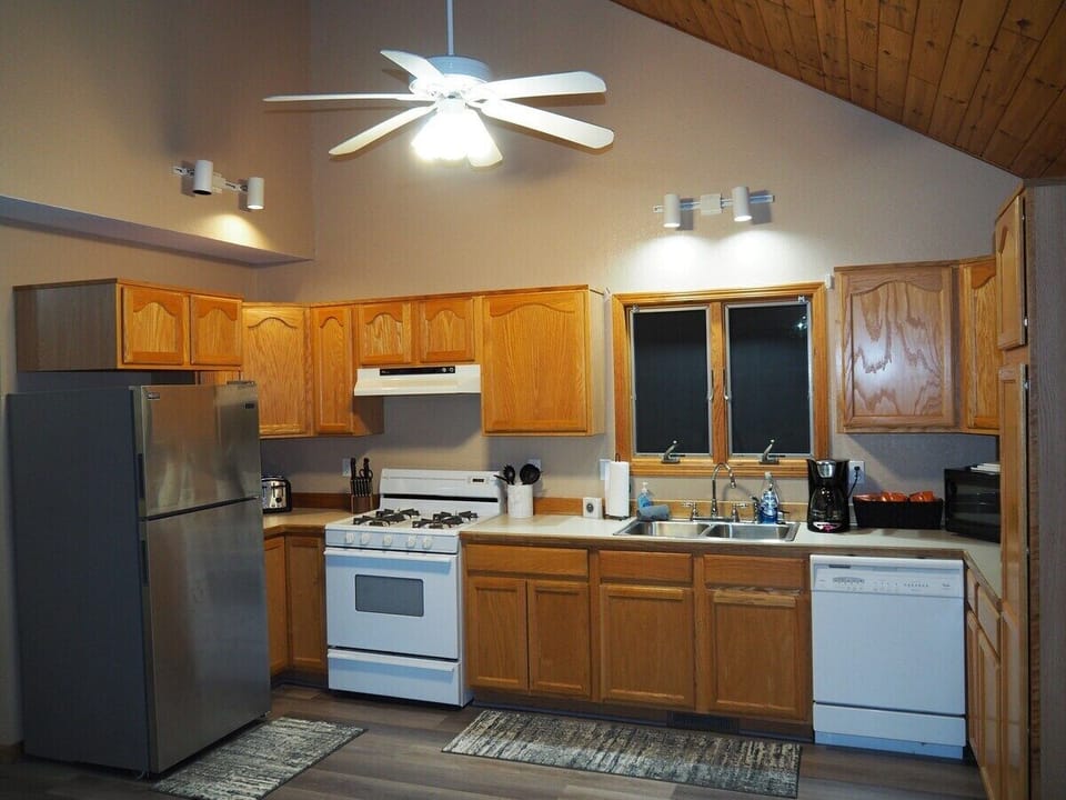 KITCHEN:  Full kitchen with all modern appliances including a microwave, toaster, coffee maker, and dishwasher.  Also includes lots of cabinet space and a good supply of cooking and dining utensils.