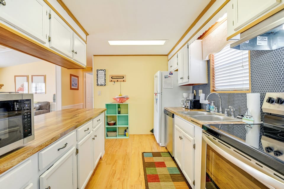 Kitchen | Trash Bags & Paper Towels