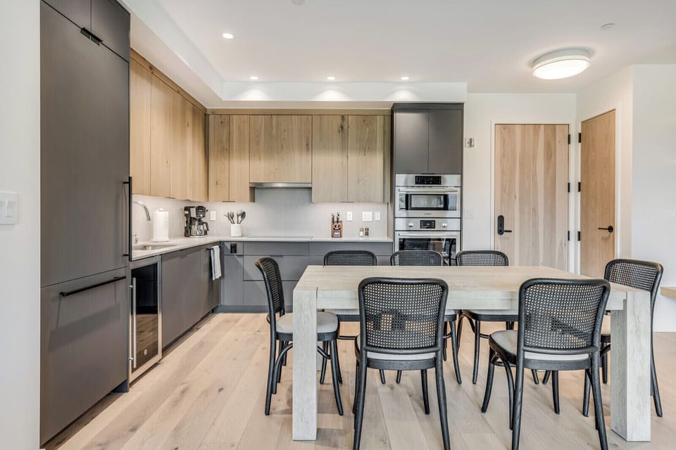 Spacious kitchen, fully stocked, with seating for 7.