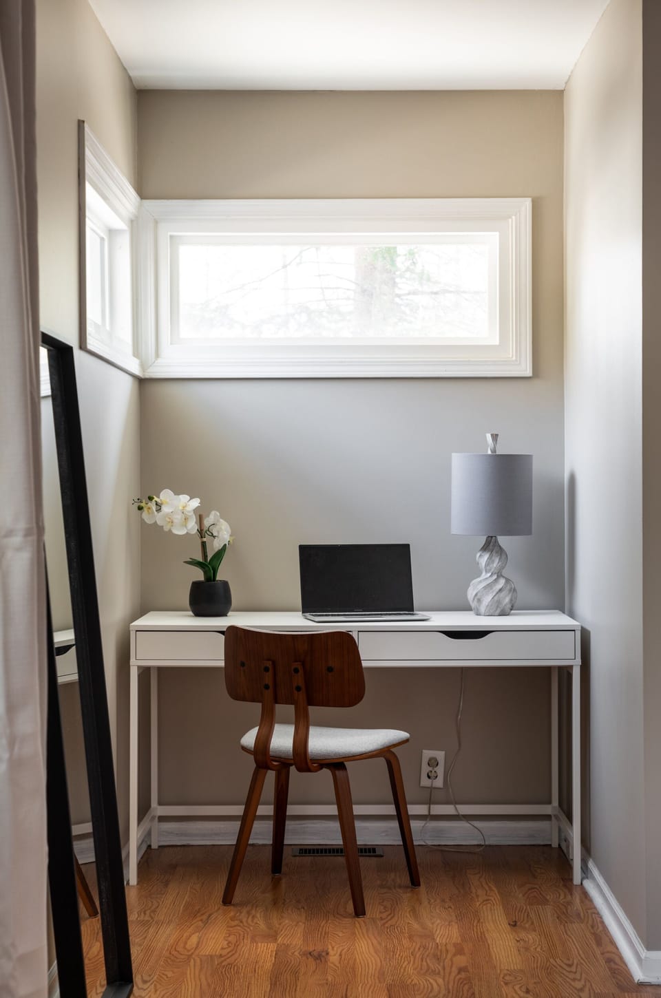 Stay on top of work when you need to, and then get back to your family and friends! It's also a great spot for getting ready for a big night.