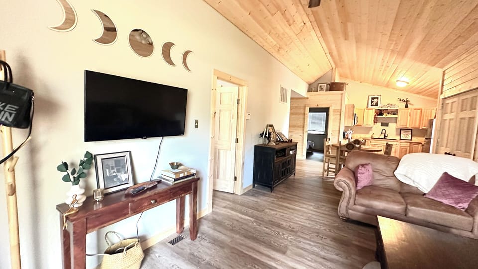 TV with streaming and 1G wireless internet