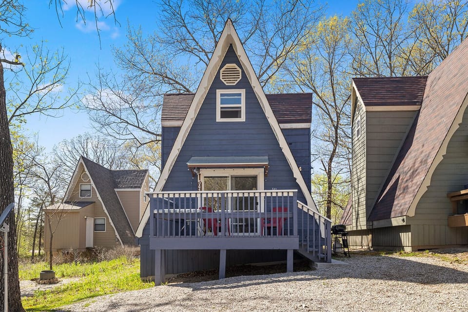 Welcome to our Dog & Family Friendly Cabin on Table rock Lake! Quiet Trees views