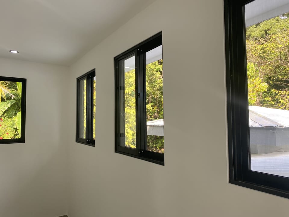 3rd floor hallway to bedroom and spool