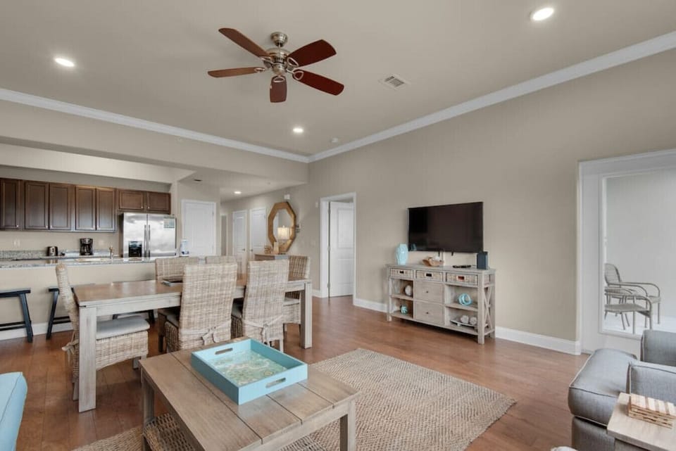 Living/Dining Room | Queen Sleeper Sofa