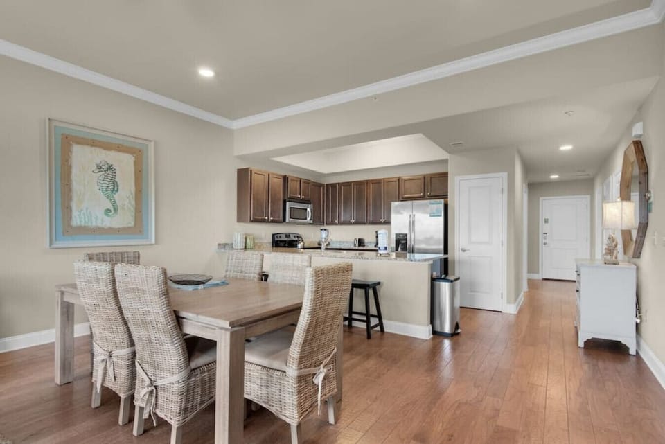 Kitchen & Dining Room