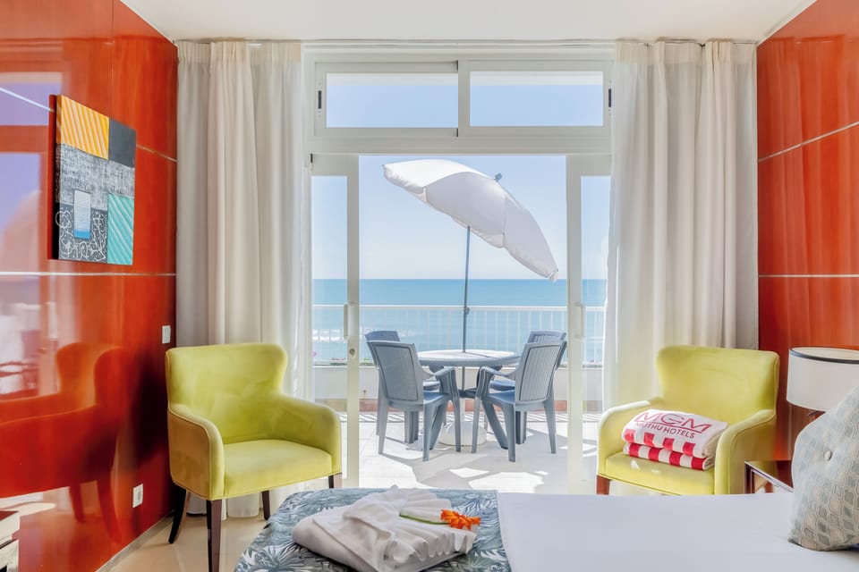 Lounge in bed and watch waves roll in peacefully.