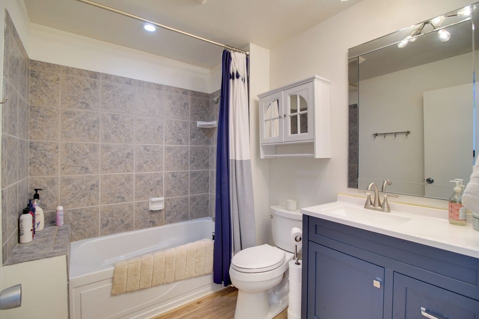 Full Bathroom | Main Level