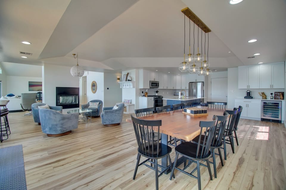 Dining Area | Outdoor Entertainment Areas | On-Site Neosho River Access