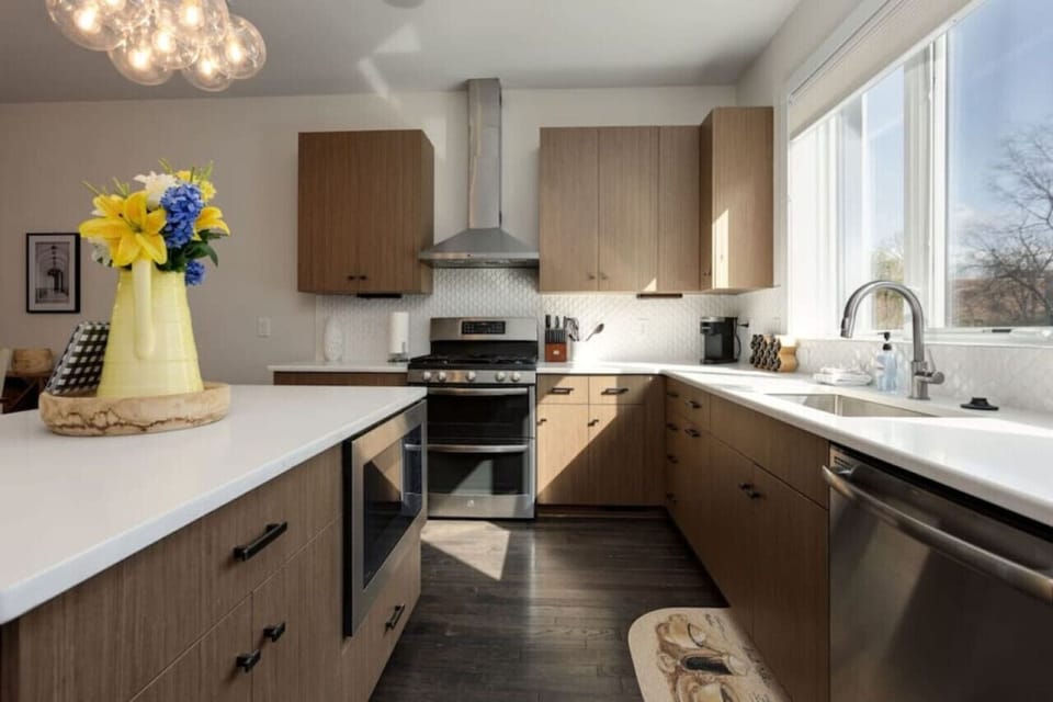 Kitchen that includes a Keurig coffee maker (k-cups included)
