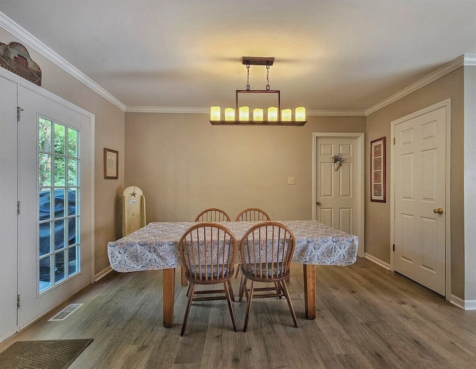 Main Level Dining Area