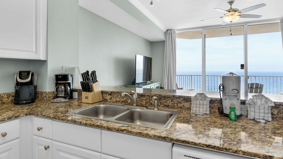 Tidewater 1416 Kitchen & Living Area w/ Gulf views