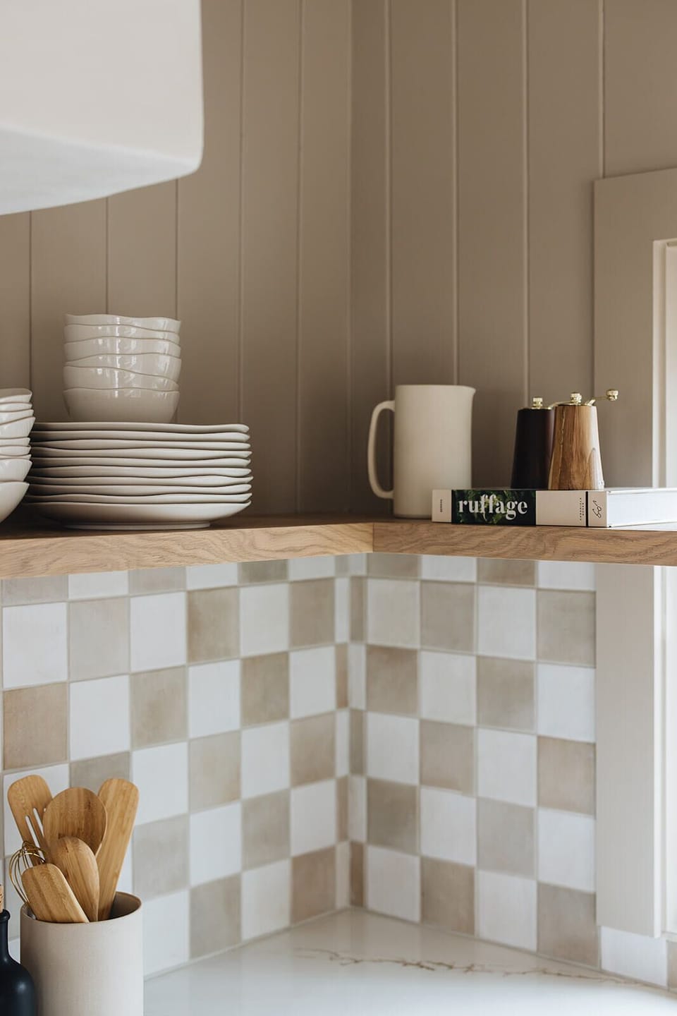 We supply you with handcrafted plates and bowls, and all the essentials.