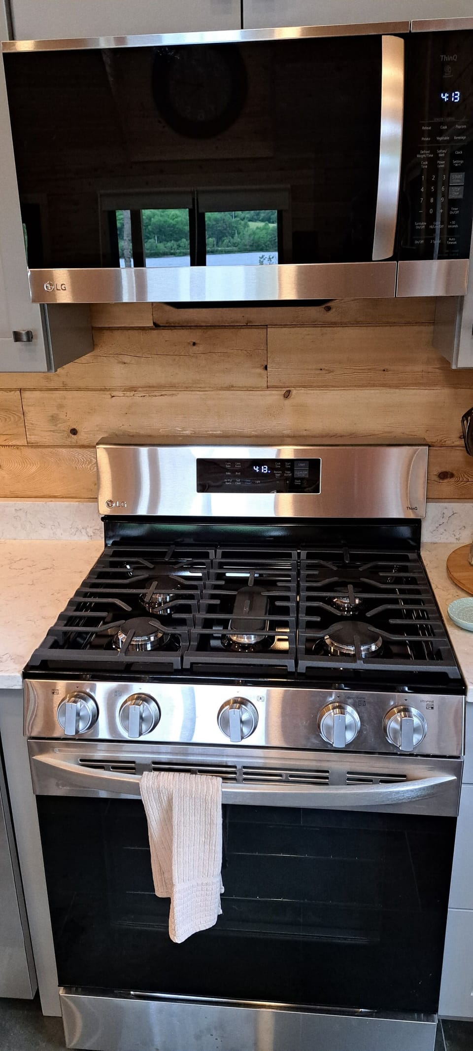 Gas range.