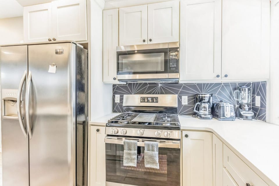Modern backsplash