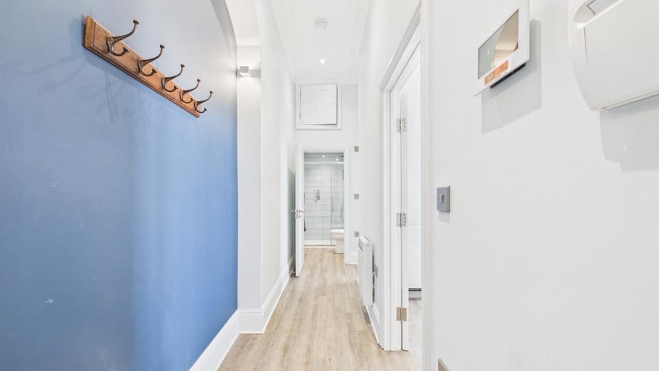 No. 6 Croft House - 1 Bedroom Apartment - Tenby (28636)