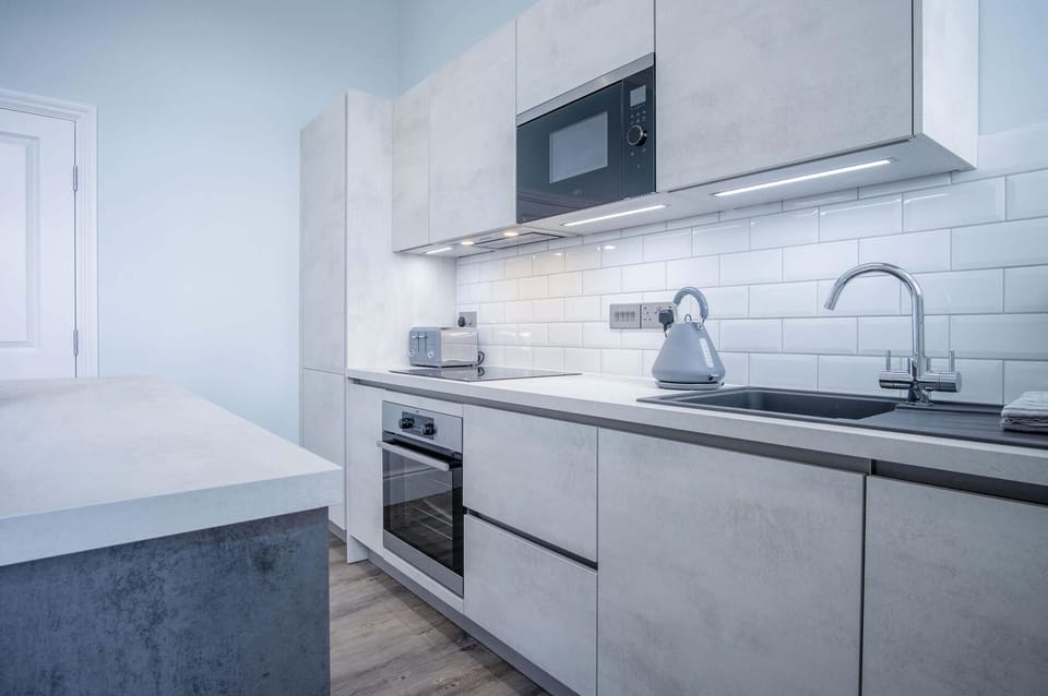 No. 6 Croft House - 1 Bedroom Apartment - Tenby (22713)