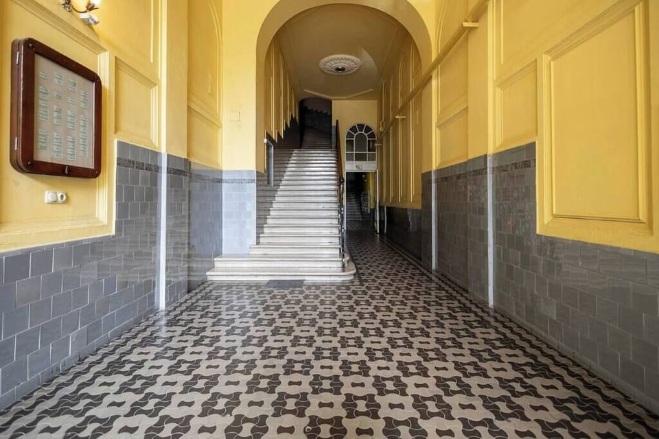 Entry (4)