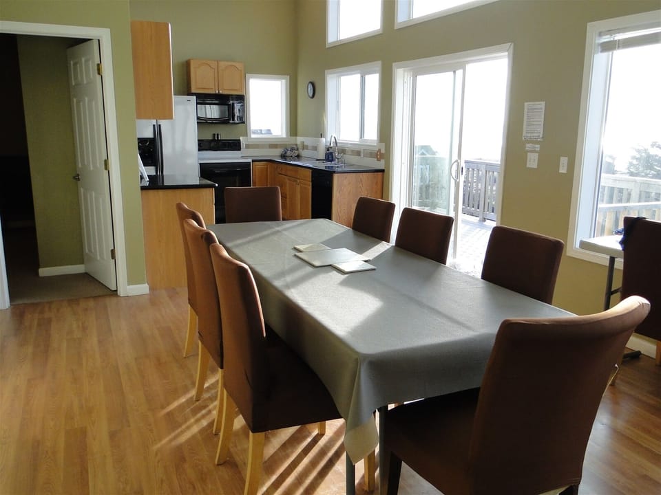 Seating for 8 , plus bar seating for 3 and also folding tables and chairs for larger groups               3rd floor