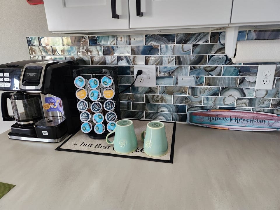 Coffee    Yes  coffe pot or single use  pods