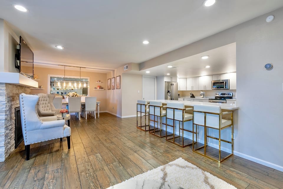 Huge open floor concept. Plenty of space and seating for everyone