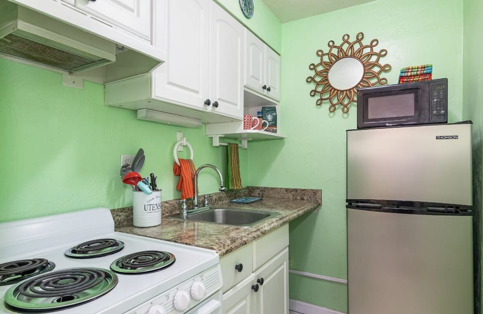 Fully equipped kitchenette w small stove, fridge, microwave, all pots, pans, etc