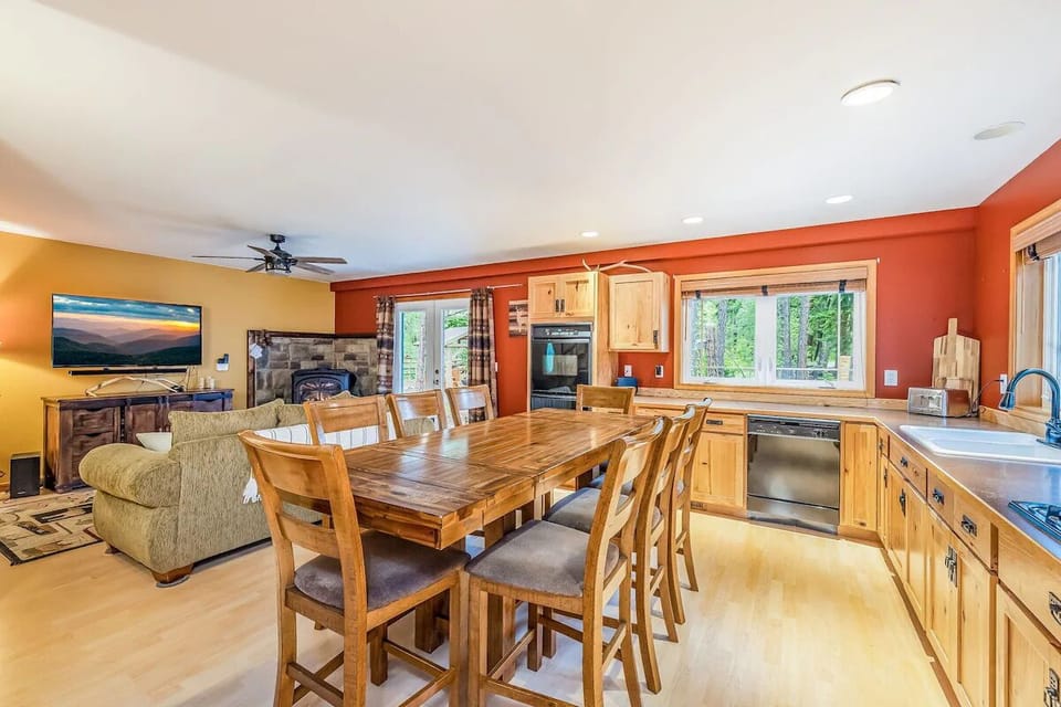 Kitchen/Dining area