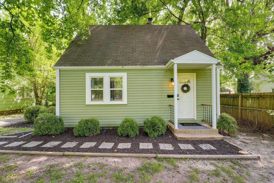 Home Exterior | Central Air Conditioning | Free WiFi