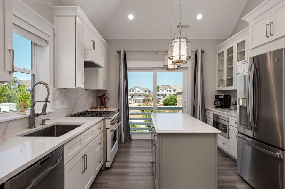WE17: Benders Beach Bungalow | TL Kitchen Area, Deck Access