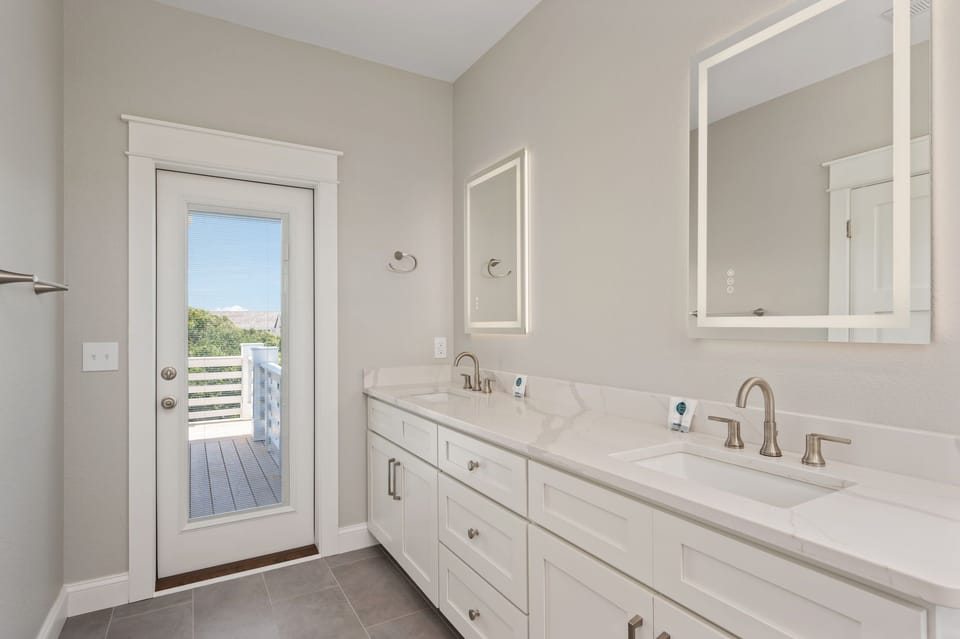 WE17: Benders Beach Bungalow | TL Bedroom 5 - Private Bath, Deck Access