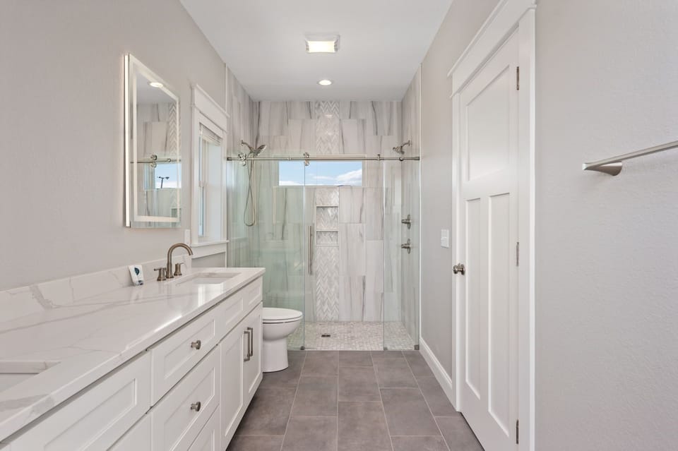 WE17: Benders Beach Bungalow | TL Bedroom 5 - Private Bath, Deck access