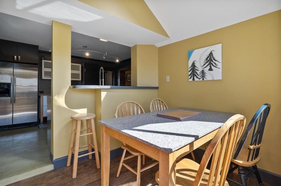 Breakfast nook, granite table, seating for four