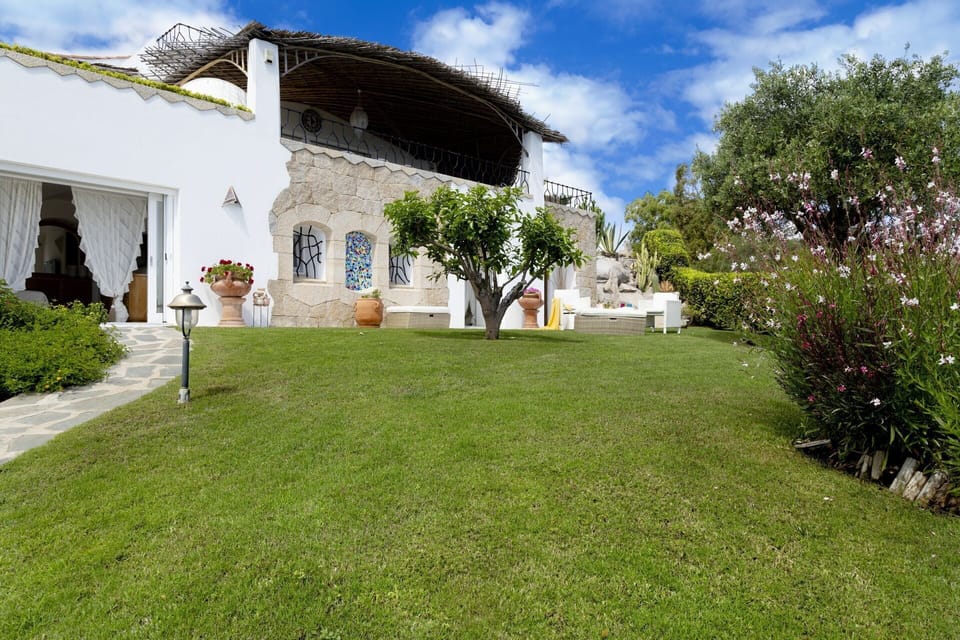 Amenities, Balcony / Terrace / Patio, Building Exterior, Garden, Other Room, Outdoor, Pool, Spring, Summer