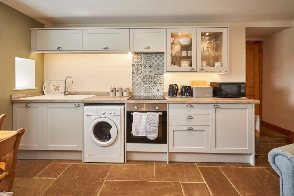 The Stable, Newbrough - Host & Stay