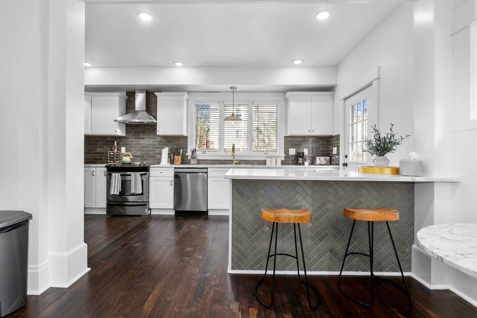 Kitchen / Bar