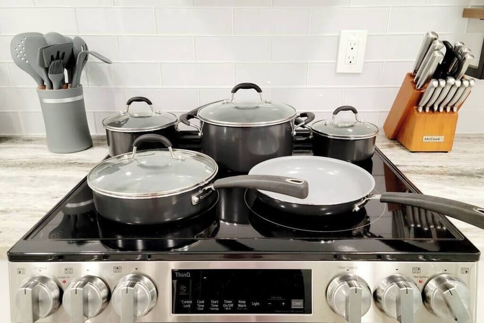 Top of the line stove with all the cookware