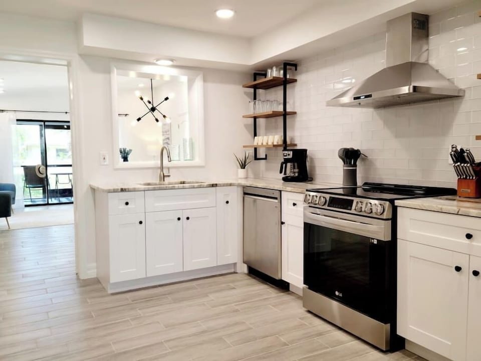 Fully stocked kitchen with all the essentials needed to prepare a delicious meal morning, noon or night!