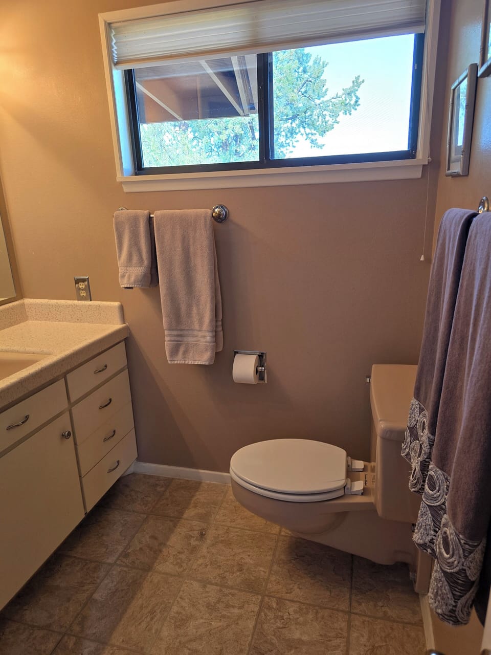 2ND BATH SHOWER ONLY
