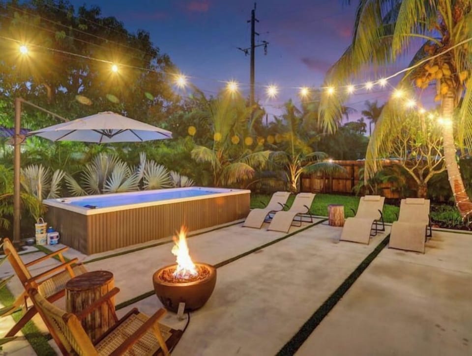 Outdoor spa tub