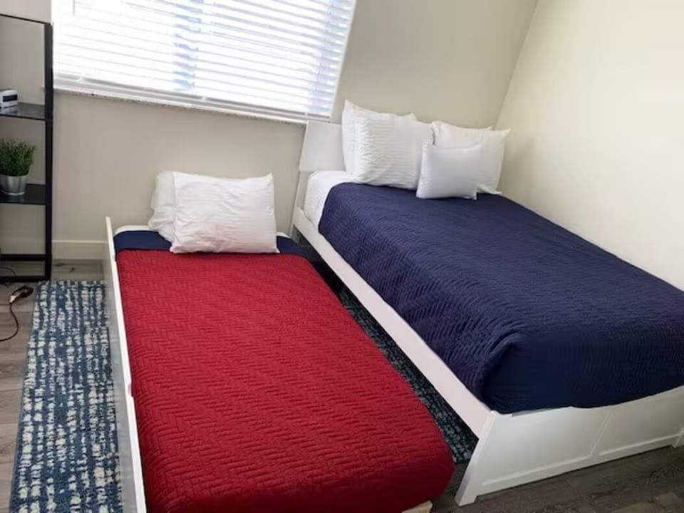 Third Bedroom (Full & Twin)