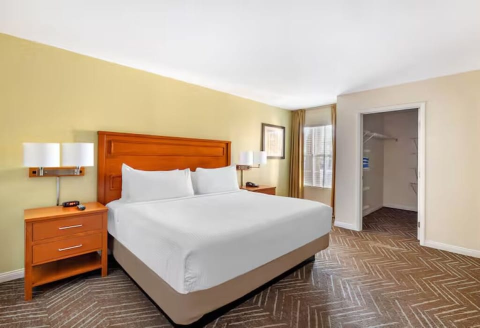 Unit with comfortable bed