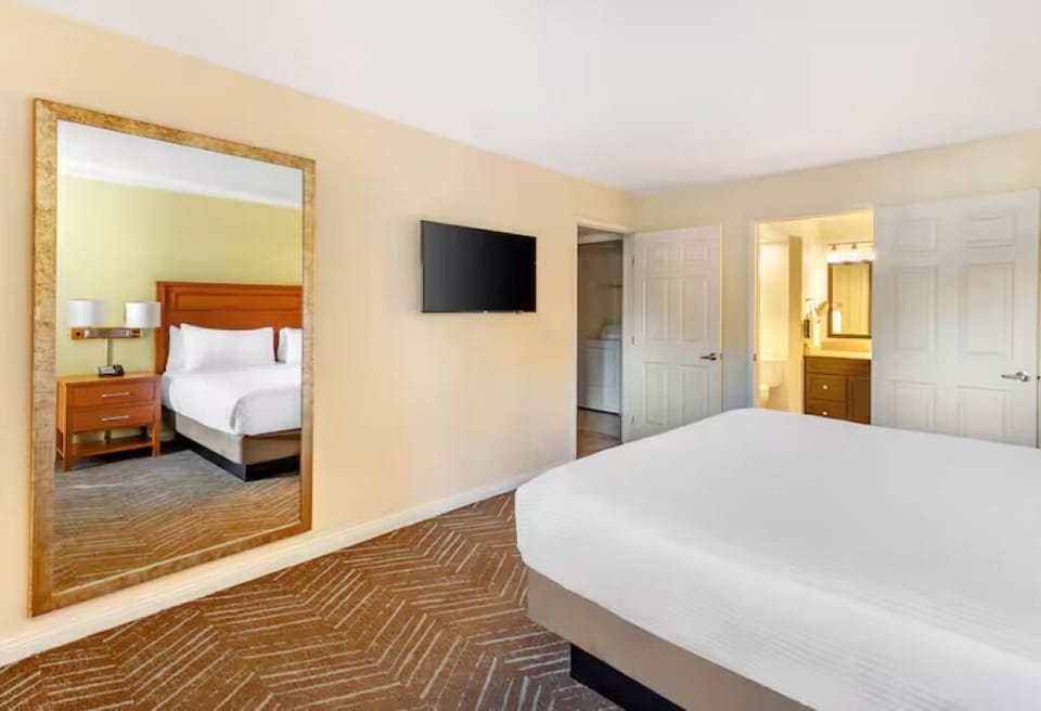 Unit with comfortable bed