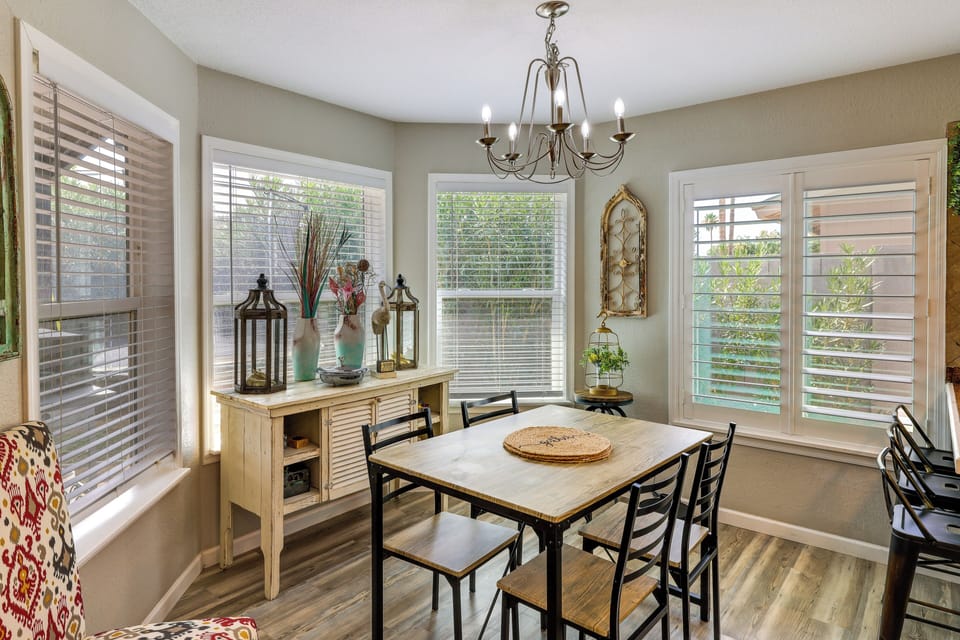 Dining Area | Dishware & Flatware Provided