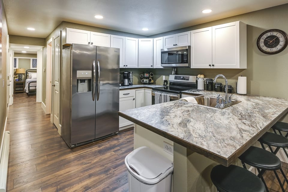Kitchen | Breakfast Bar