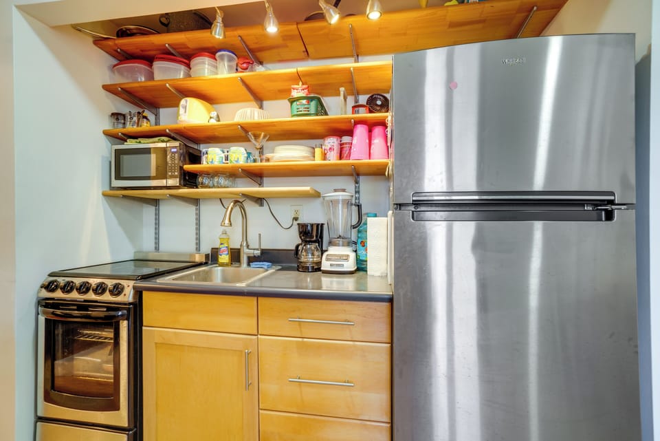 Kitchen | Free WiFi | Flat-Screen TV | Coin Laundry