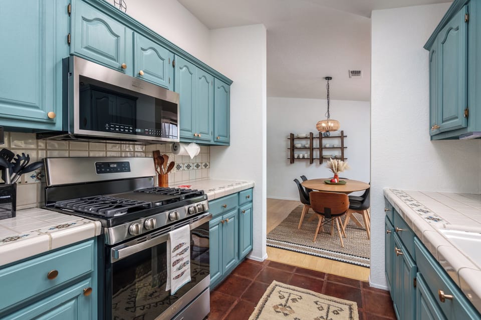 Full kitchen with gas stove