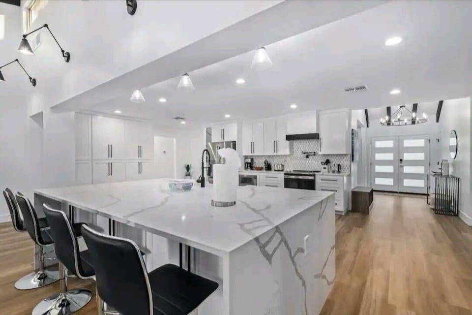 Full size kitchen 