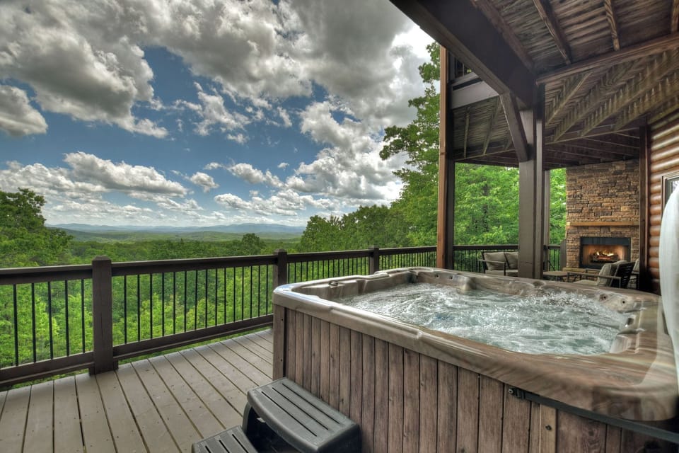 Outdoor spa tub