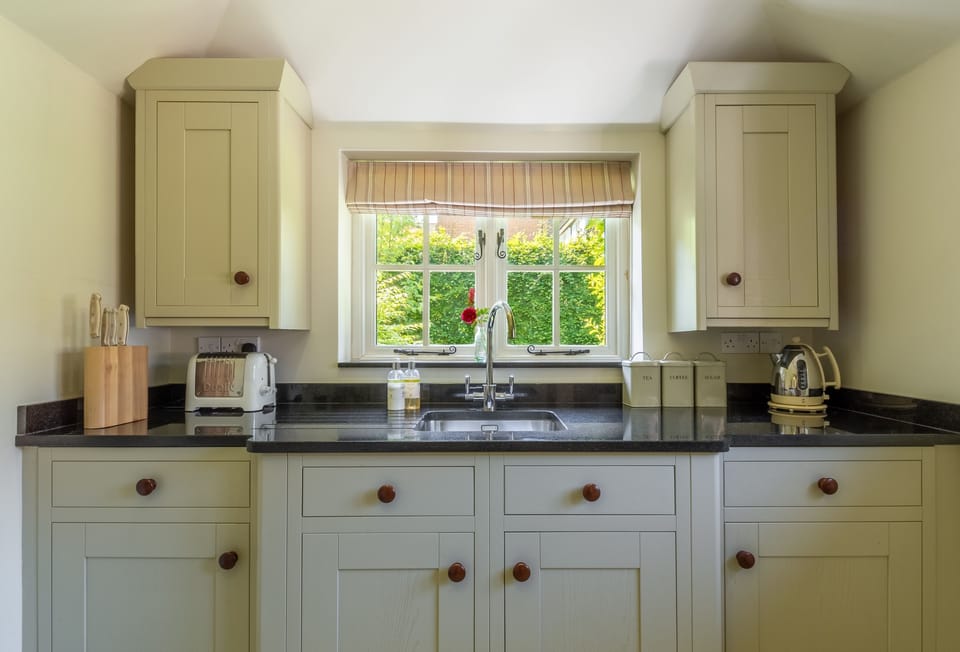Ground floor: Luxury fully fitted kitchen with Indian limestone and underfloor heating