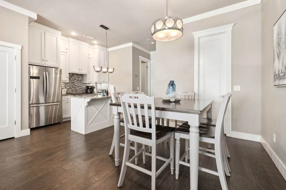 Our dining area has a table for 6!
